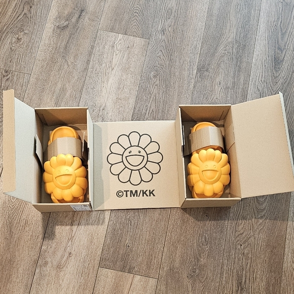 Takashi Murakami x Ohana Hatake slides (apricot) - Picture 14 of 17